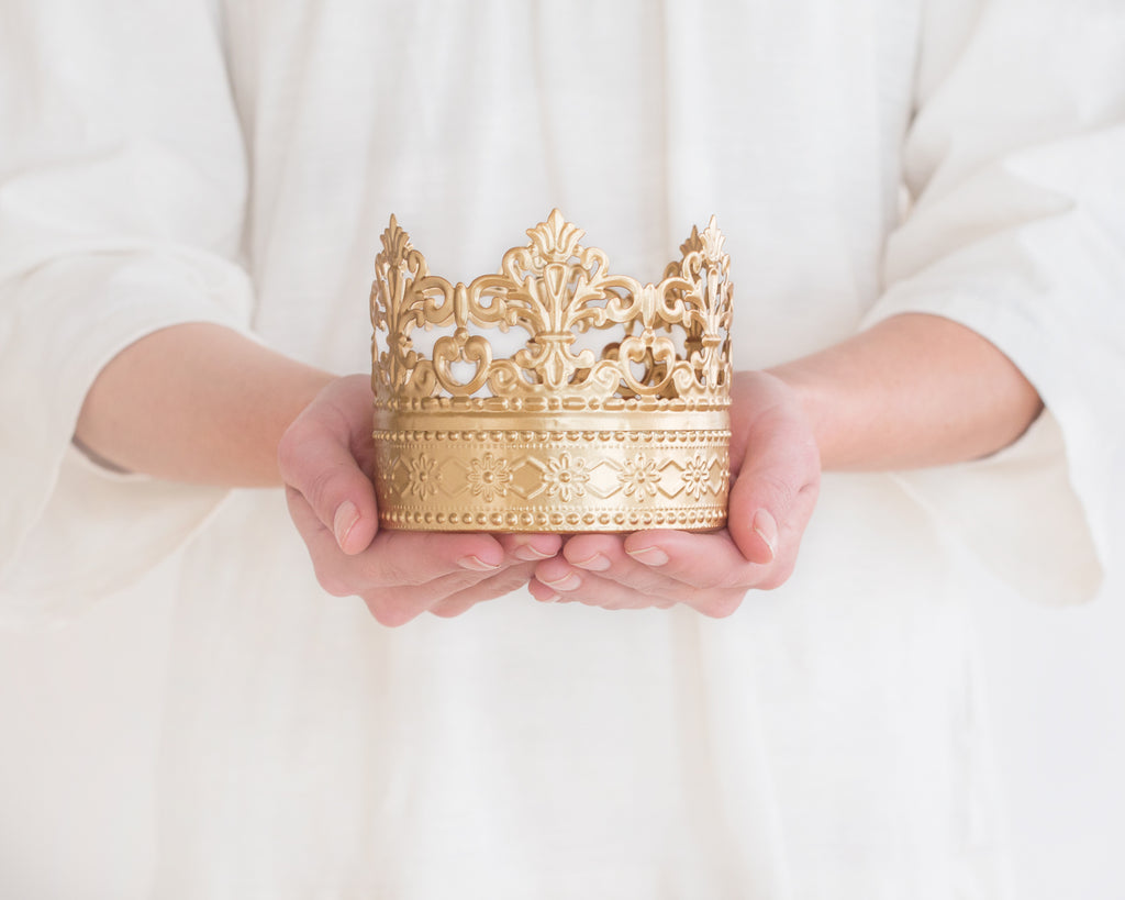 Gold Crown Cake Topper ~ Daisy – The Queen of Crowns